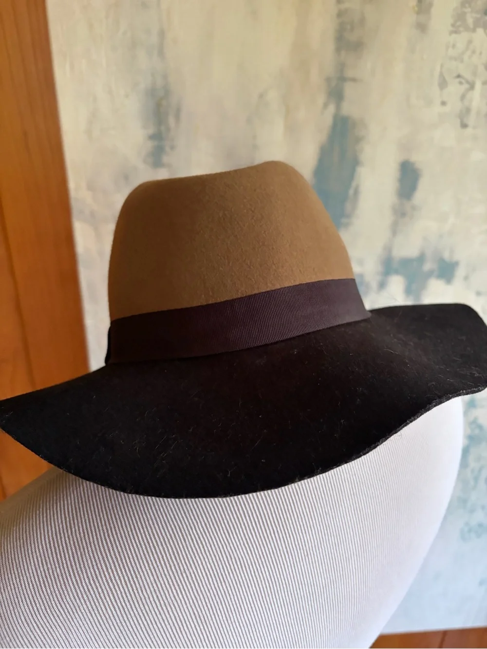 Ecote Urban Outfitters Two-Tone Wool Fedora Hat in Brown and Black. Fall.